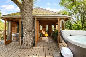 Luxury Treehouse in the country